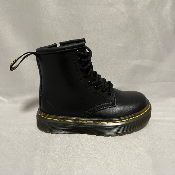 Dr. Martens Docs Combat Boots Toddler Size 7 Grunge Style - Picture 1 of 8